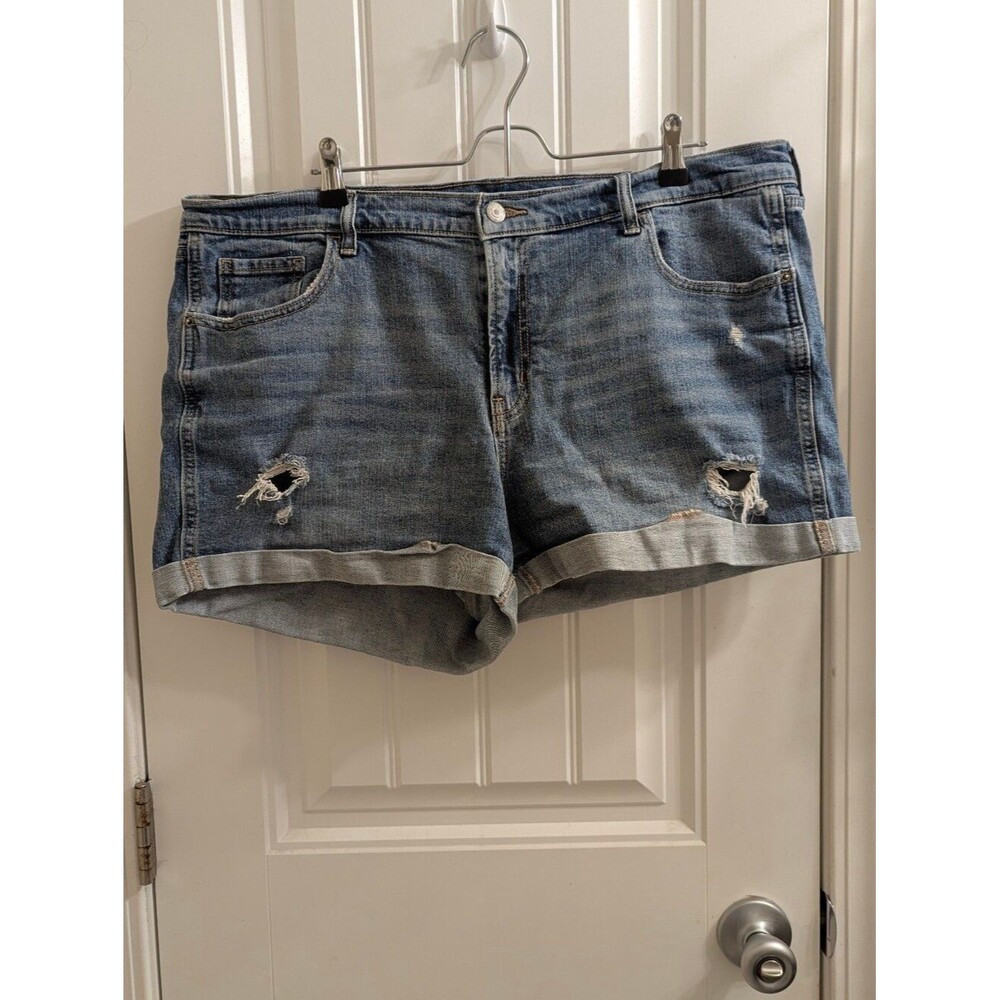 Old Navy Mid-Rise Boyfriend Medium-Light Blue Distressed Denim Shorts